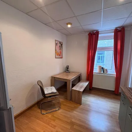 Mit Boxspringbett - Kueche - Fahrstuhl - Wlan - Hofstellplatz Apartment *