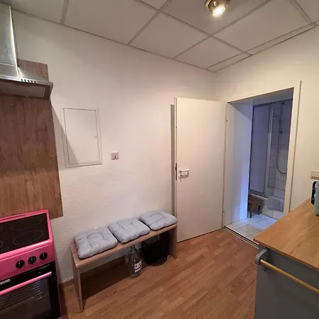 Mit Boxspringbett - Kueche - Fahrstuhl - Wlan - Hofstellplatz Apartment