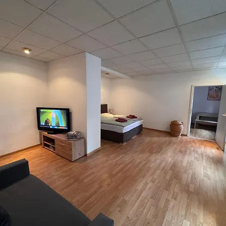 Mit Boxspringbett - Kueche - Fahrstuhl - Wlan - Hofstellplatz
