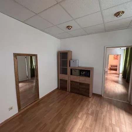 Mit Boxspringbett - Kueche - Fahrstuhl - Wlan - Hofstellplatz Apartment