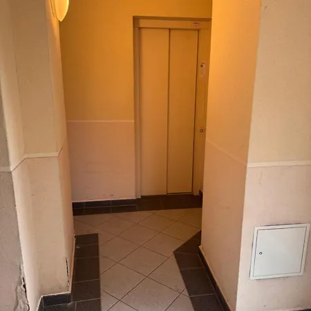 Apartment Mit Boxspringbett - Kueche - Fahrstuhl - Wlan - Hofstellplatz Ronneburg (Thuringia)